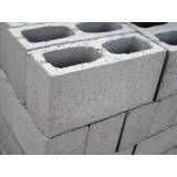 Onde tem blocos feitos de concreto na Luz